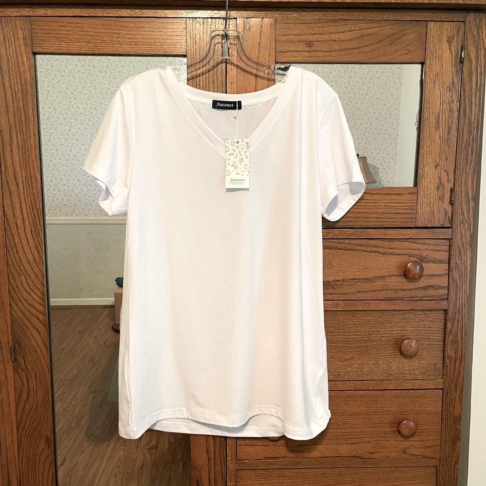 Woman’s White V-Neck L T-Shirt